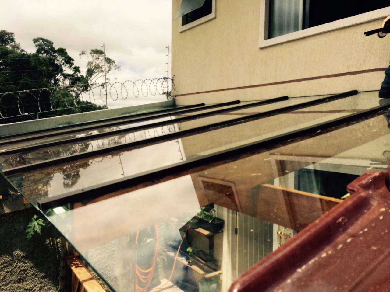 Cobertura Sobre Pergolado De Madeira